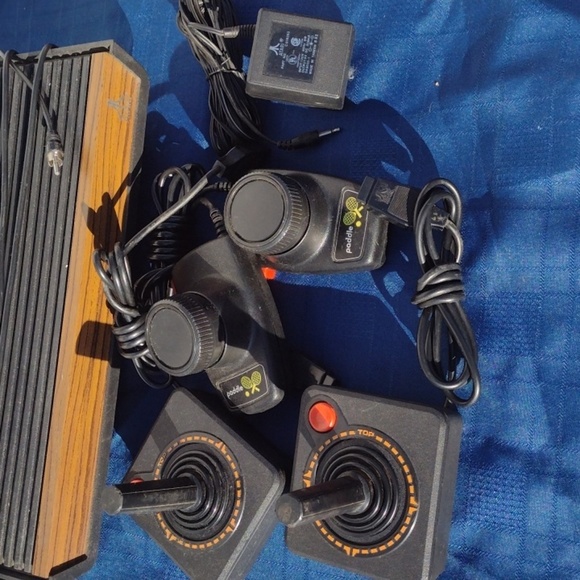 Atari Video Game Console - Picture 3 of 4